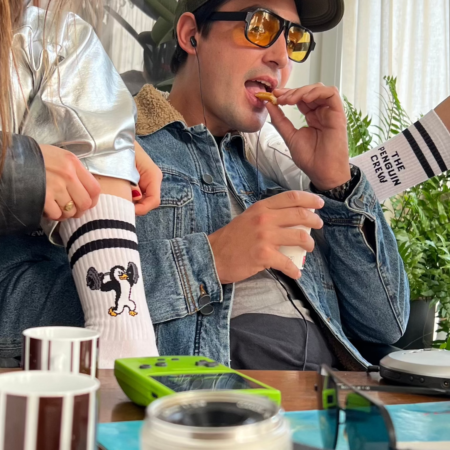 calcetines deportivos unisex blancos outfit urbano The Penguin Crew